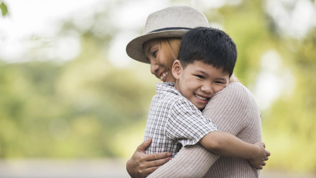 Ini Sekian Alasan Anak Lebih Sering Mendahulukan Ibunya daripada Ayahnya