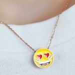 Sebarkan Optimisme Lewat Koleksi Perhiasan Emas Bentuk Emoji