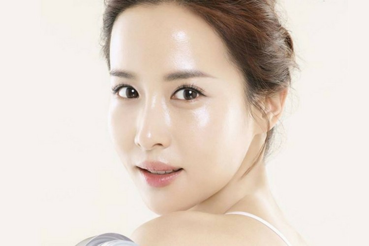 7 Cara Dapatkan Wajah Glass Skin a la Cewek Korea