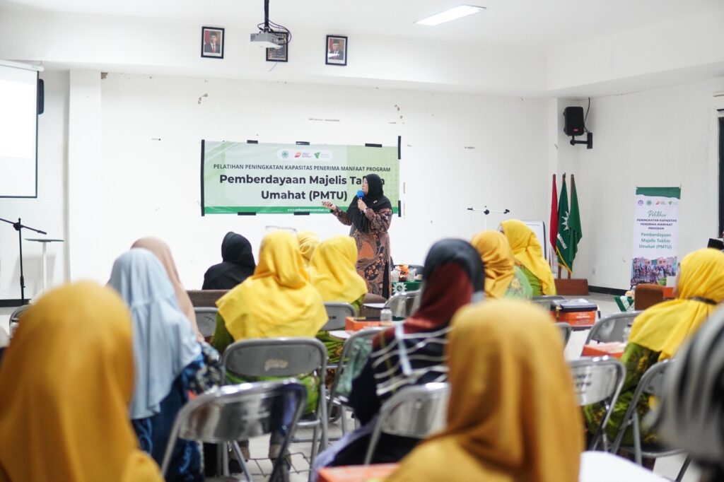 Lembaga Pelayan Masyarakat Dompet Dhuafa Gelar Pelatihan Manajemen Keuangan dan Sertifikasi Halal dalam Program Majelis Taklim Ummahat