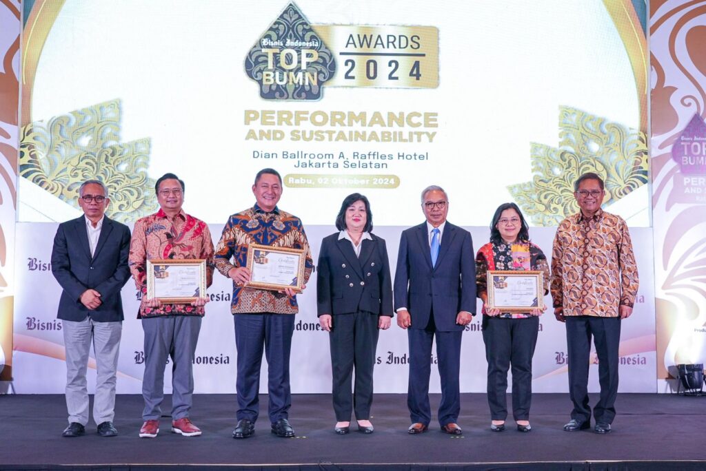 BRI Raih 3 Penghargaan di TOP BUMN Awards 2024, Sunarso Dinobatkan Sebagai Best CEO