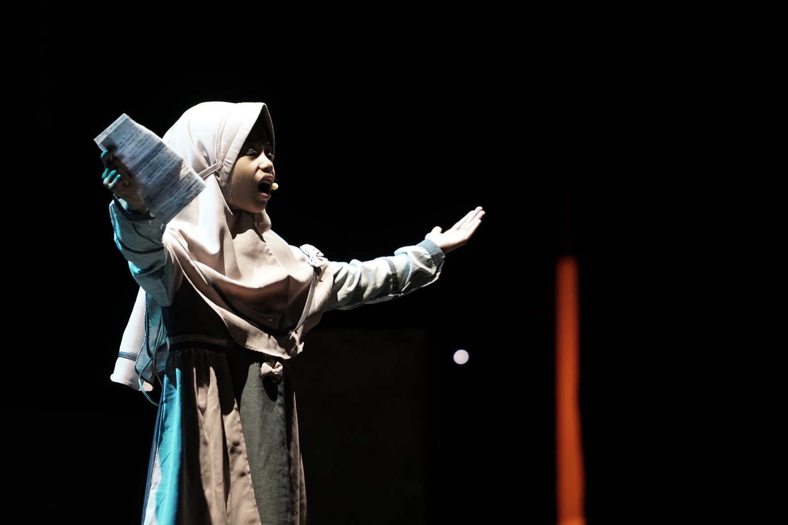 Teater Tanah yang Terpenjara