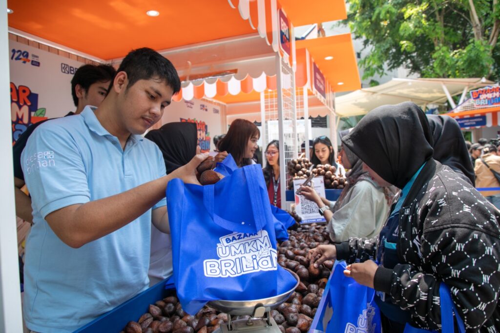 Pemberdayaan UMKM BRI Petani Salak Desa Kutambaru