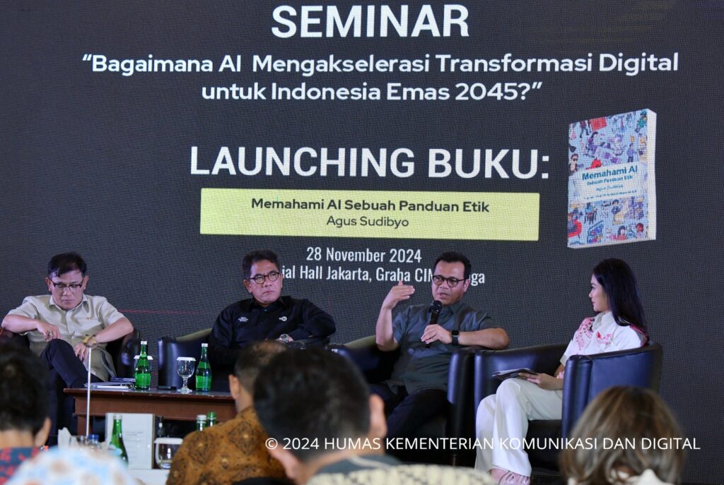 Wakil Menteri Nezar Patria memaparkan strategi pengembangan talenta digital dalam seminar di Jakarta Selatan