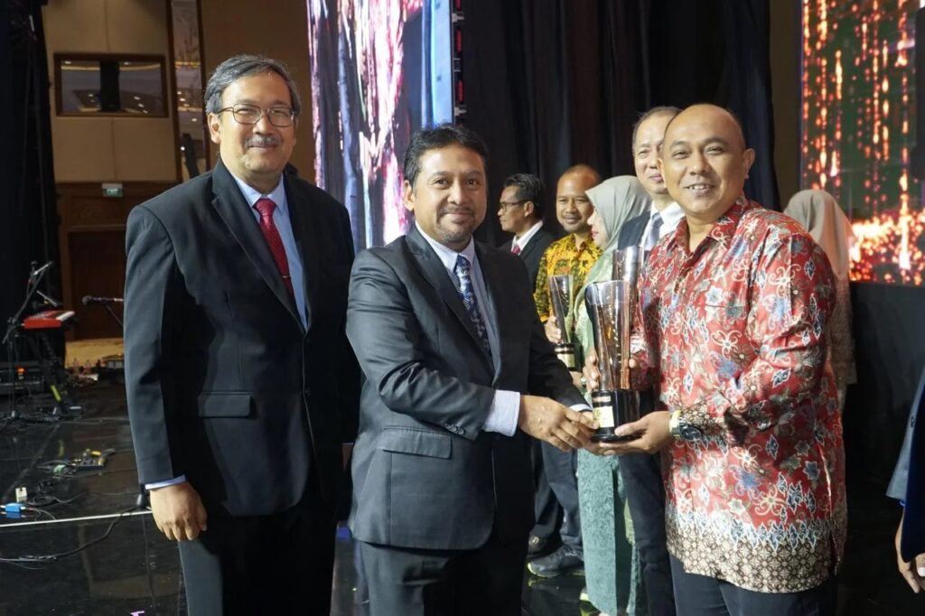 Trofi Perunggu SNI Award 2024 yang diraih oleh GREAT Edunesia