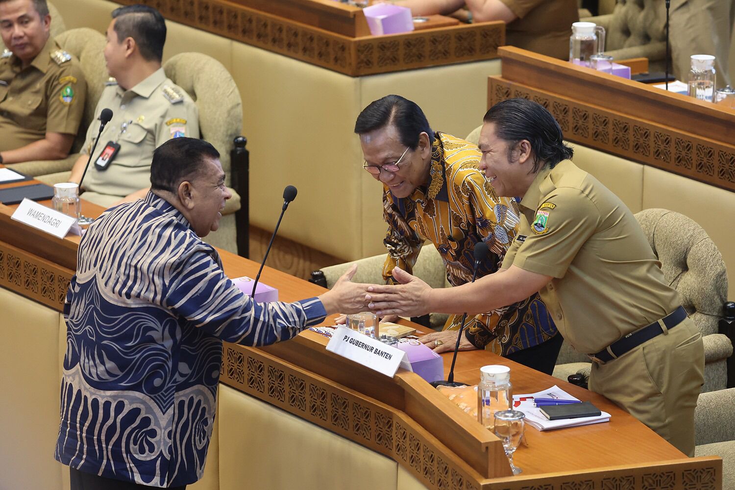 Penjabat Gubernur Banten Al Muktabar menegaskan keamanan Banten menjelang Pilkada Serentak 2024 terjaga. Seluruh komponen telah bersatu untuk suksesnya pemilu.