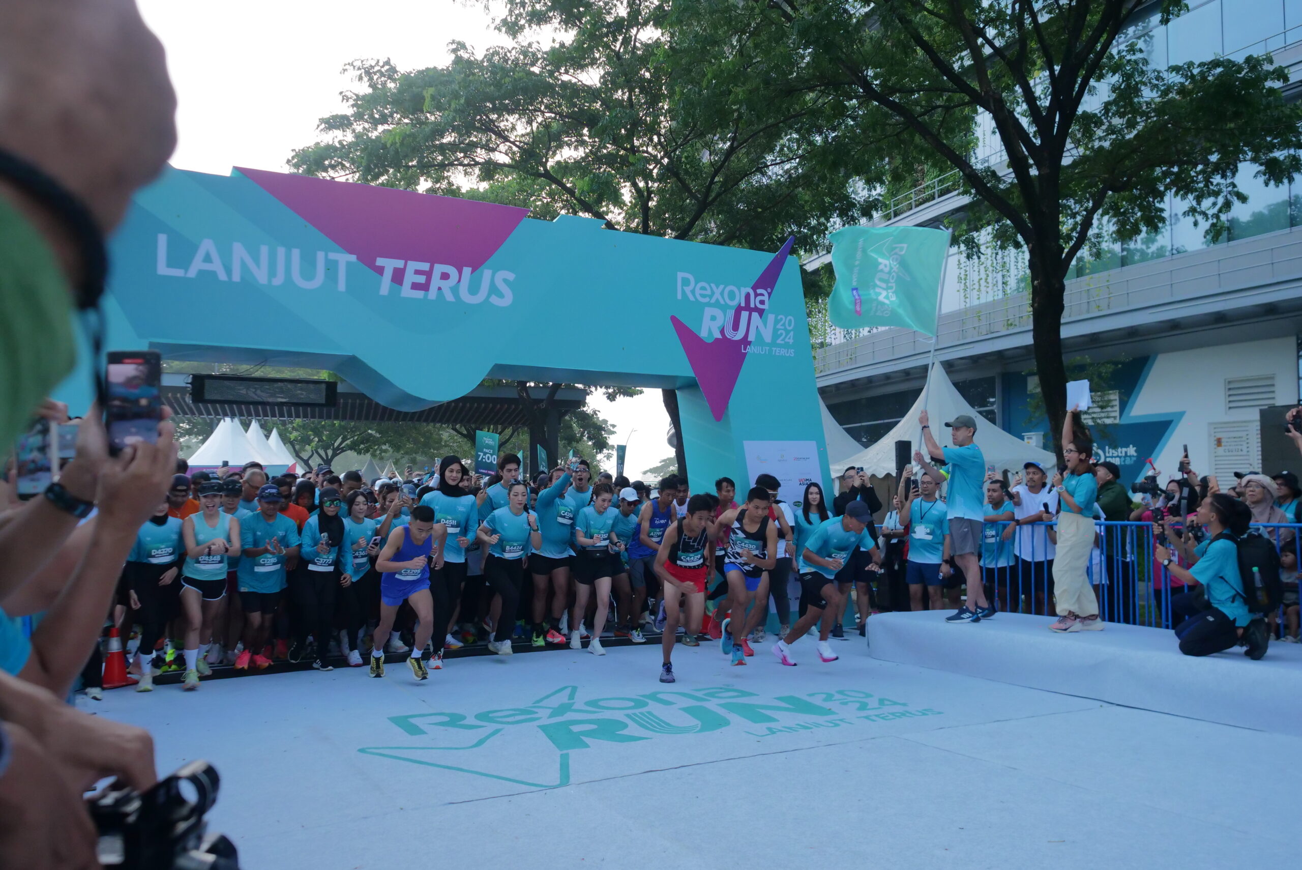 Flag Off Rexona Run 2024 oleh Benjie Yap – Presiden Direktur Unilever Indonesia