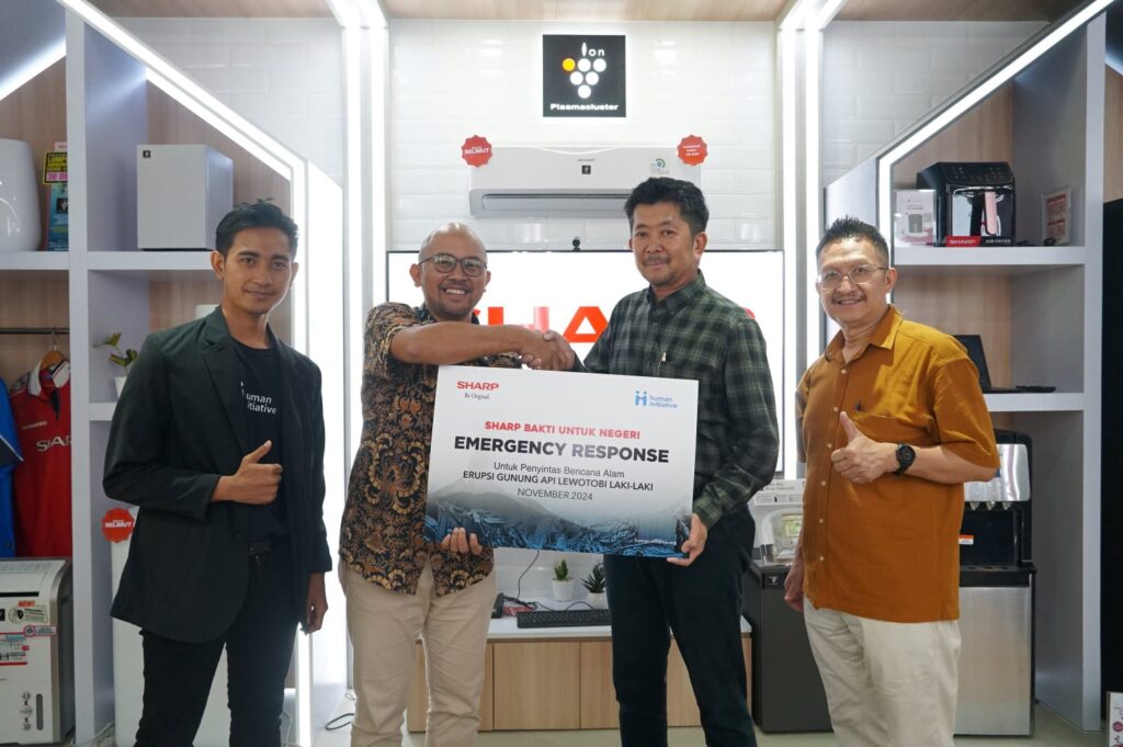 PT Sharp Electronics Indonesia menyalurkan bantuan untuk pengungsi erupsi Gunung Lewotobi melalui program CSR. Simak kontribusi mereka di sini.