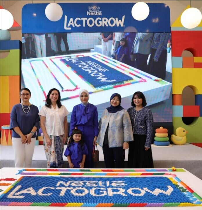 Ki-ka : Psikolog Vera Itabiliana Hadiwidjojo, Dr. dr. Ariani Dewi Widodo, Sp.A (K), Aurel Hermansyah & Ameena, Direktur Corporate Affairs & Sustainability PT Nestle Indonesia, Sufintri Rahayu, Category Marketing Manager Lactogrow, Miranti Burhan.