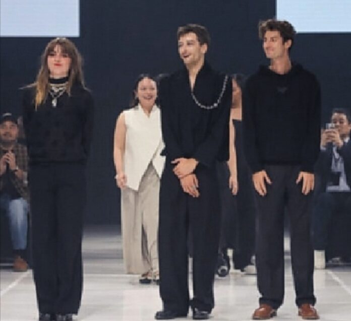 Ki-ka : Mathilde Reneaux, Bjorn Backes, & Pierre Pinget desainer Paris di Pagelaran show