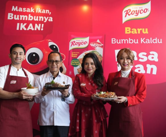 Ki-ka : Chef Firhan Ashari, Ir.Tri Aris Wibowo, M.Si Direktur Pengelola, Ditjen PDSPKP, Kementerian Kelautan dan Perikanan RI, Kinanti Rakayantias, Senior Brand Manager Royco, dan selebritas , kolaborator Royco Bumbu Kaldu Rasa Ikan, Inul Daratista meninggikan ikan lewat perayaan bersantap olahan ikan yang aman, lezat, bergizi, praktis, dan digemari.