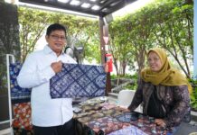 Didampingi PNM Urus Dokumen Usaha, Ibu Rantiyem Mantap Kembangkan dan Wariskan Usaha Batik