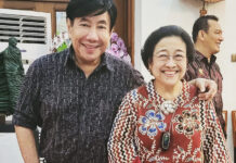 Guruh Soekarnoputra Dimakamkan di Samping Fatmawati, Megawati Tabur Bunga untuk Sang Adik Dimakamkan di Samping Fatmawati, Megawati Tabur Bunga untuk Sang Adik
