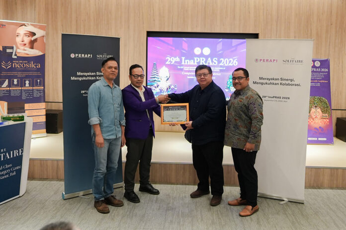 Penyerahan sertifikasi inaPRAS untuk The Solitaire Clinic