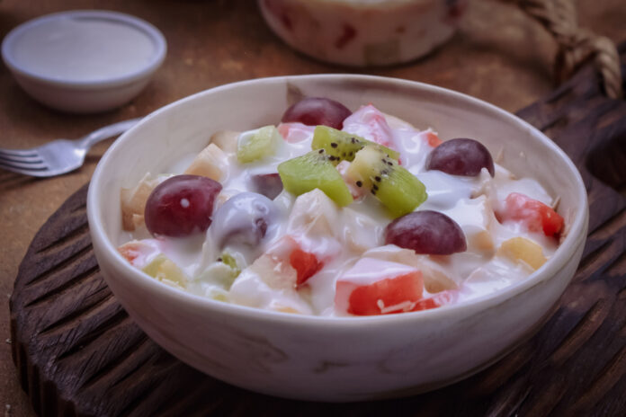 Selective,Focus,Of,Fruits,Salad,With,Yogurt,And,Mayonnaise,Dressing.