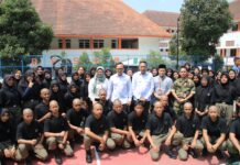 Kunjungi Sekolah Rakyat, Wamendagri Terharu Saksikan Semangat Siswa Menuntut Ilmu di Tengah Keterbatasan