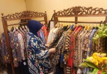 ​Sambut Hari Batik Nasional, Intip 5 Gaya Padu Padan Batik Modern yang Elegan